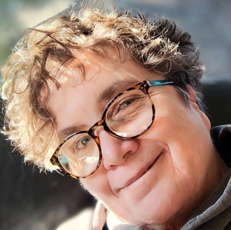 Kim Beavers Headshot